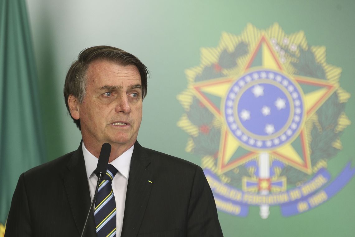 Bolsonaro prevê queda de R$ 2 no preço da gasolina