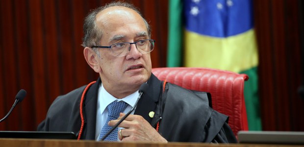 Gilmar Mendes toma posse na cadeira de ministro substituto no TSE