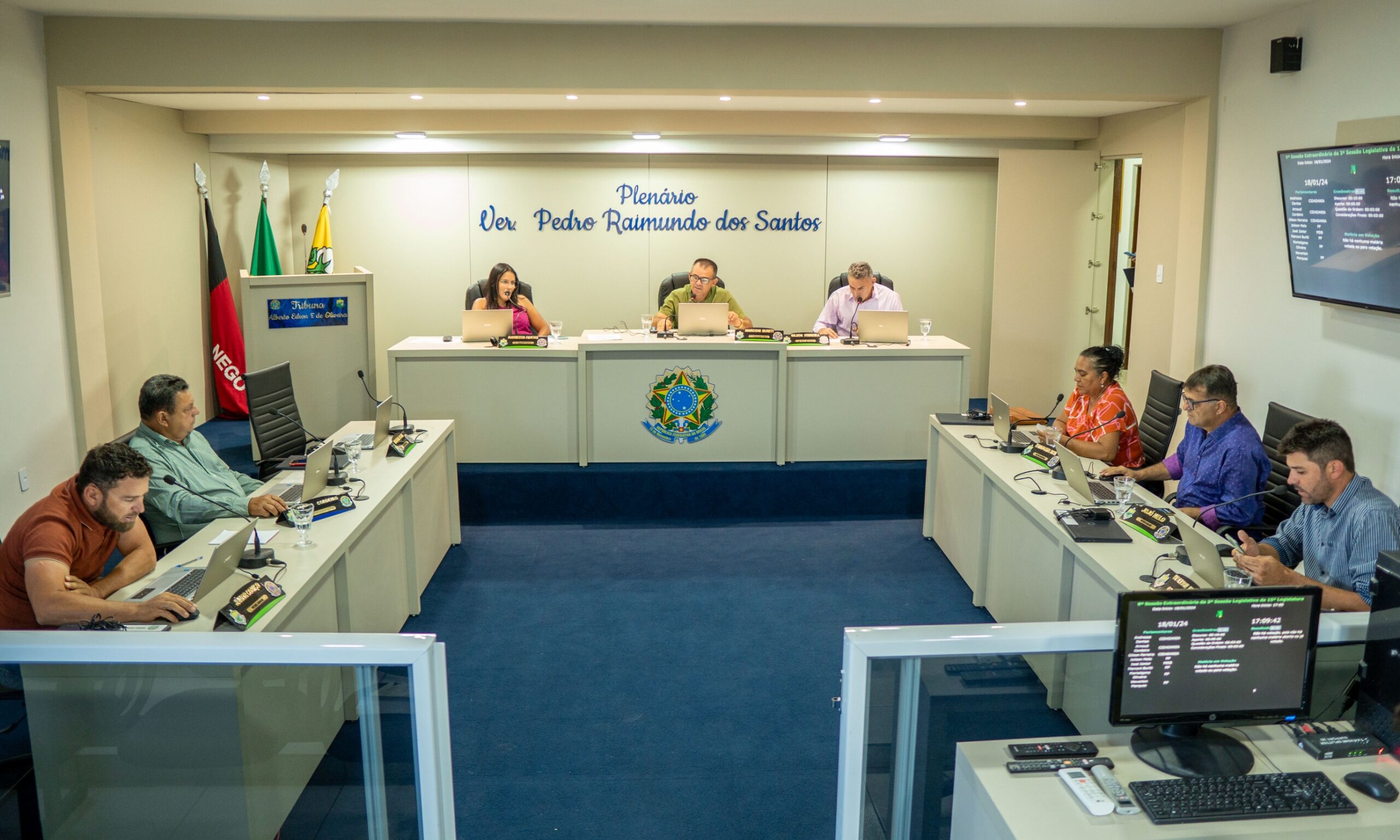 Câmara aprova reajuste de servidores e piso de professores em Pedra Lavrada